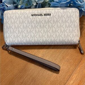 Michael Kors (MK) Jet Set Travel - Large Travel Continental Wallet